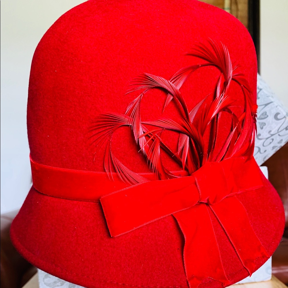 ***SOLD***            Plaza Suite Hat